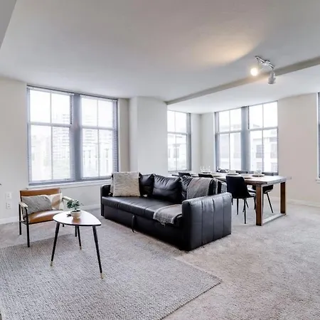 Fantastic 2 Bedroom Condo At Pentagon City